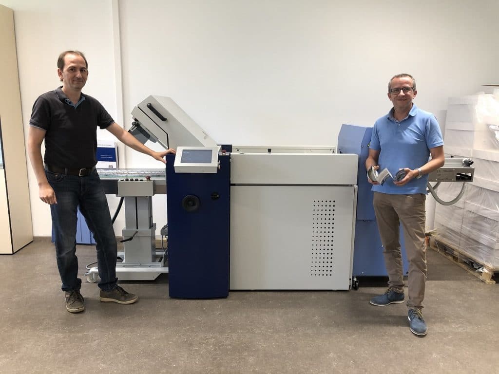 Druckweiterverarbeitung - Latzer Grafik & Druck Piegatrice Latzer - Latzer Grafik & Druck
